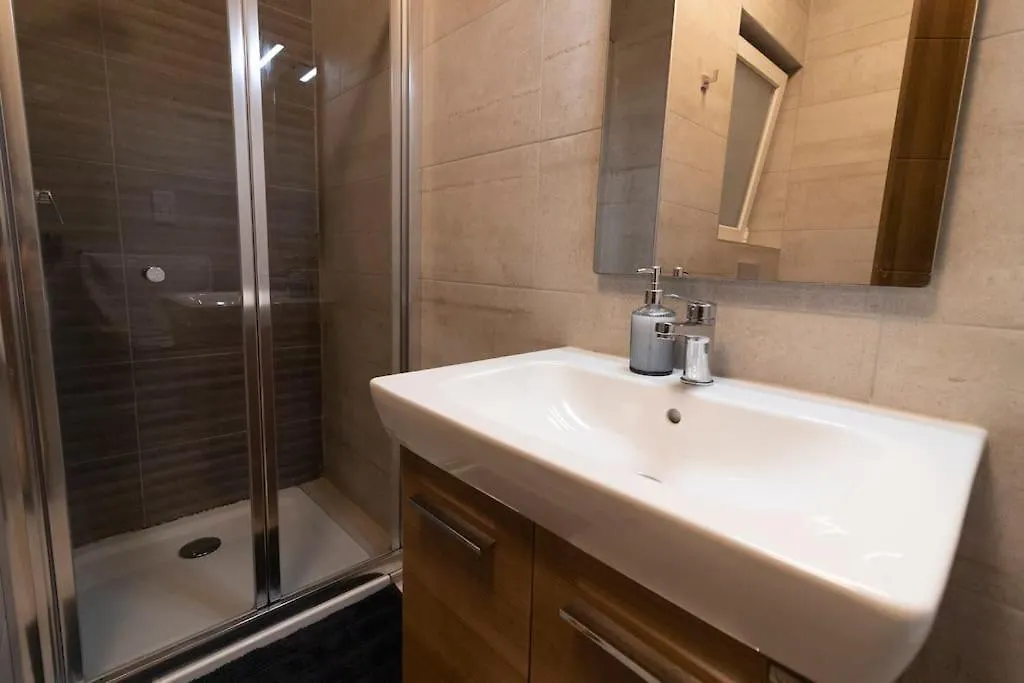 Lovely Modern 1 Bedroom Apartment In San Gwann Malta