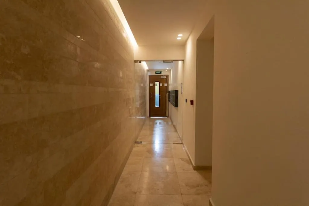 Lovely Modern 1 Bedroom Apartment In San Gwann